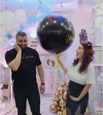 Наше військове Бандерятко: снайперка Емеральд розсекретила стать майбутньої дитини